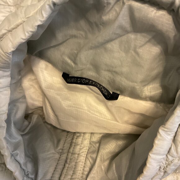 The North Face Quilted Vest S Light Gray Full Zipper Pockets - Picture 12 of 12